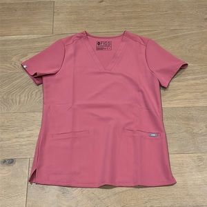 Figs small technical collection mauve scrub top double front pocket